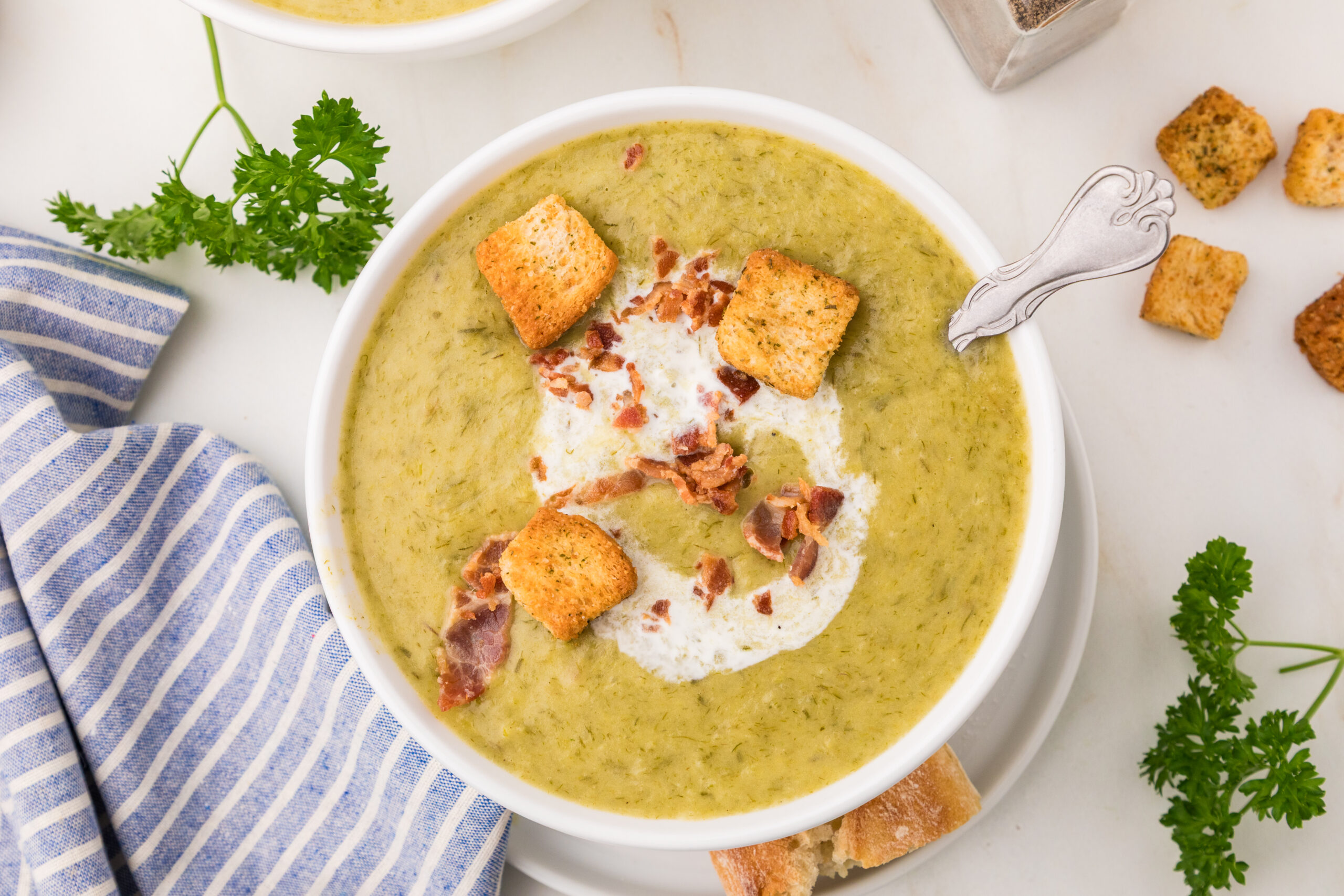 A creamy bowl of slow cooker potato and leek soup